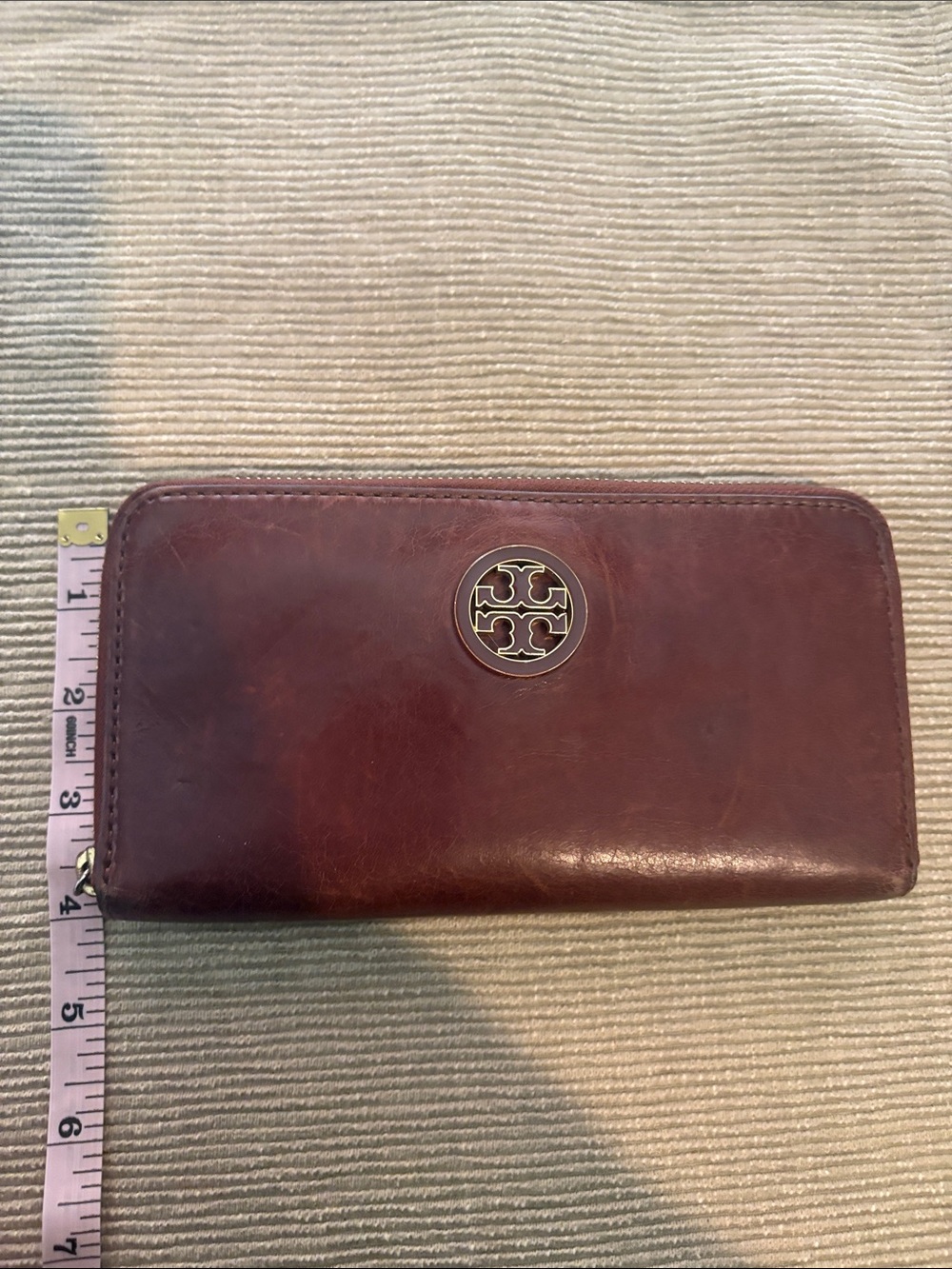 Tory Burch Brown Leather Zip Wallet with Gold Logo - Picture 7 of 7
